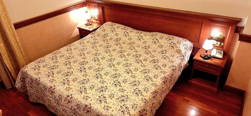 Double Room image 4