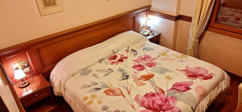 Double Room image 3