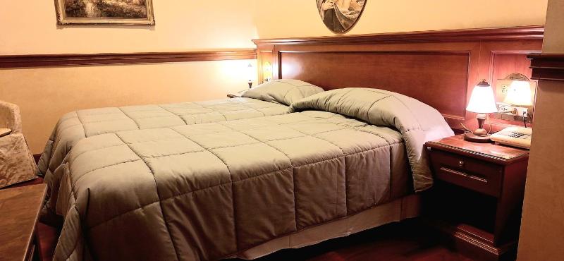Twin Room image 3