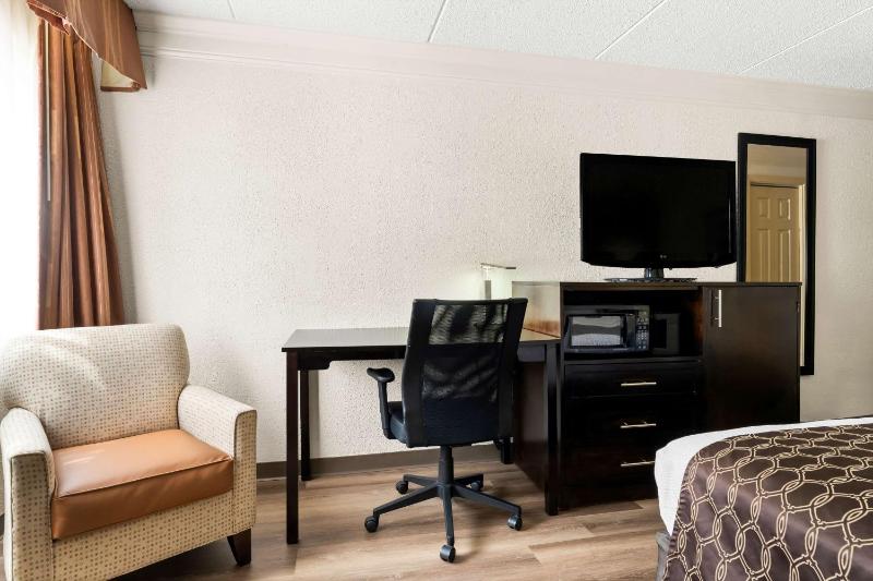 King Room with Roll-In Shower - Disability Access/Non-Smoking image 4