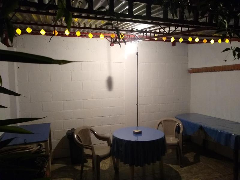 Confortable y privado estudio en zona exclusiva . - image 2