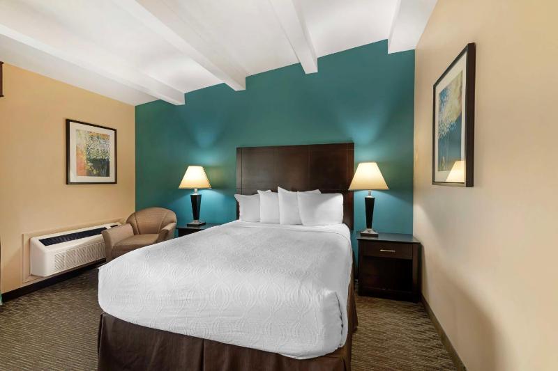 Queen Room image 4