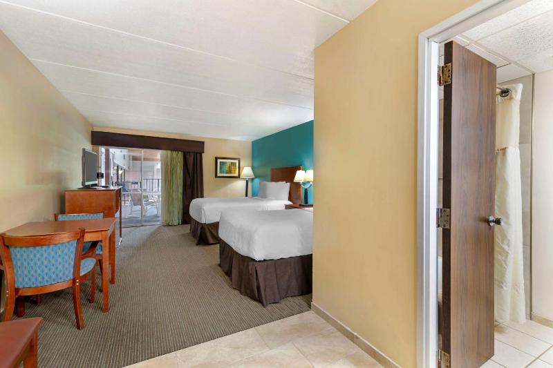 Double Room with Two Double Beds and Balcony - Pool View image 3