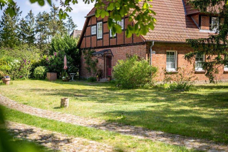 Ferienwohnung-1-im-Landhaus-am-Wildpark-Boek - image 2