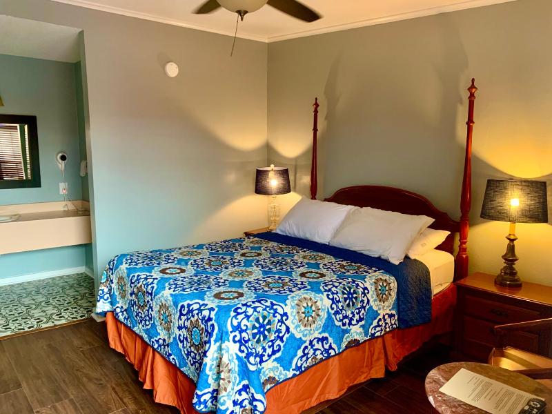 Standard Queen Room image 2