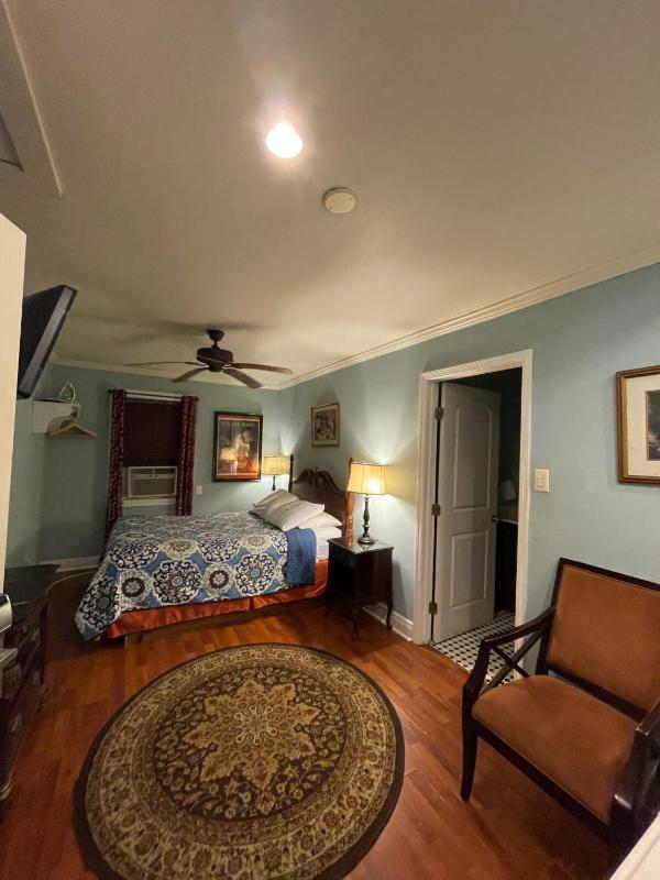 Standard Queen Room image 3