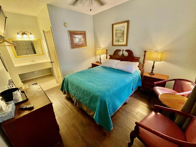 Standard Queen Room image 4