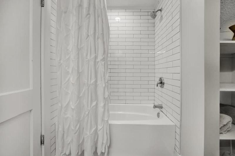 Lavish Flat w King Bed in near DT Food & Shops - image 32
