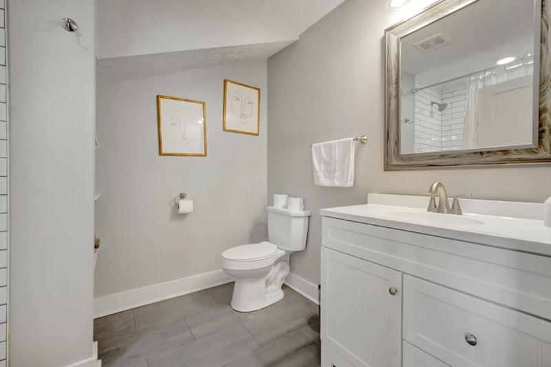 Lavish Flat w King Bed in near DT Food & Shops - image 34