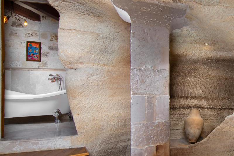 Superior Cave Suite  image 3