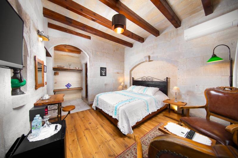 Double Room image 2
