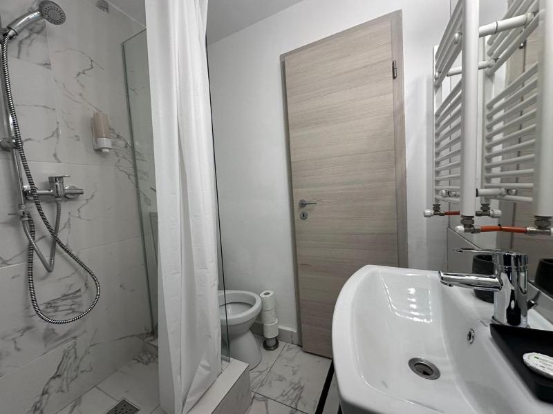 4-Bed Mixed Dormitory Room image 2