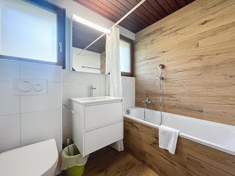 Three-Bedroom Apartment with Balcony and Mountain View   image 4