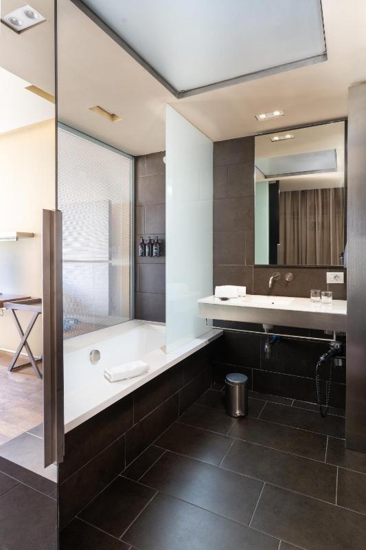Superior Double Room image 3