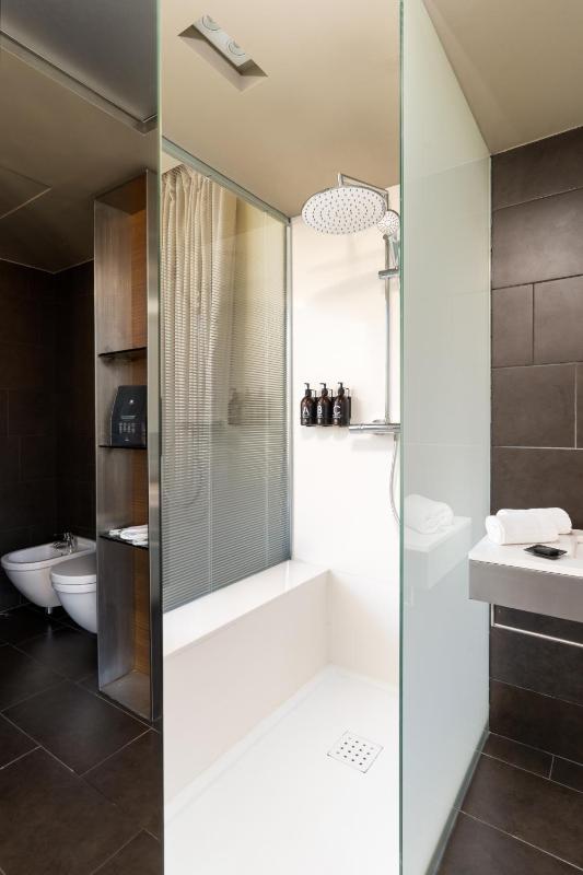 Deluxe Double Room image 2