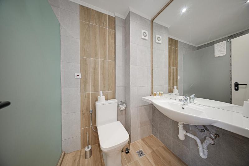 Double Room with Balcony image 1