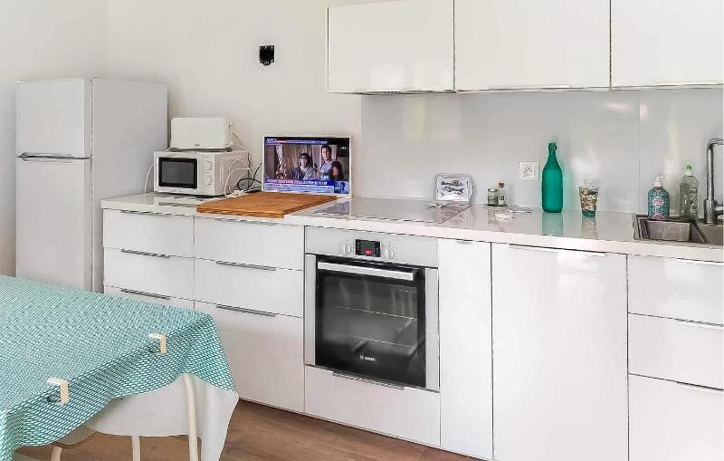 1 Bedroom Nice Apartment In Saint Jean De Monts - image 4