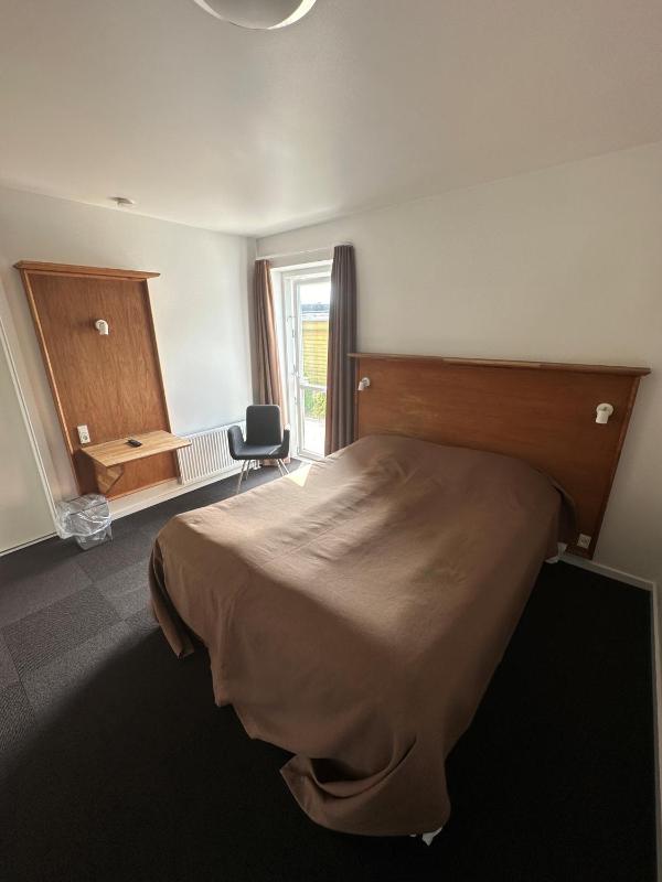 Double or Twin Room image 4