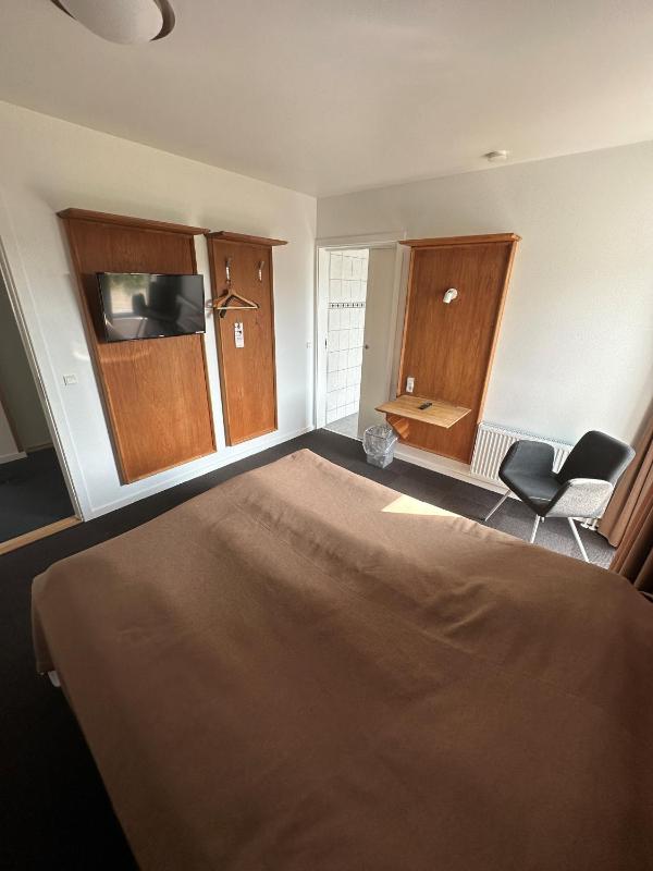 Double or Twin Room image 2