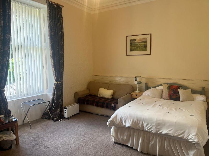 Double Room image 3