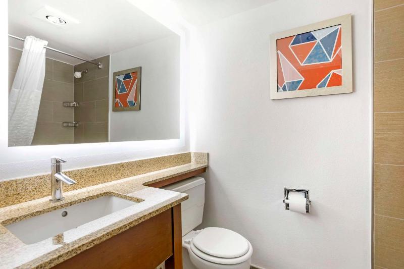 King Room - Non-Smoking image 3