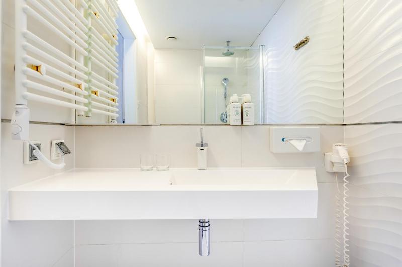 Small Double Room with sea view image 2