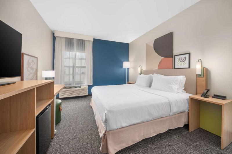 King Room image 3