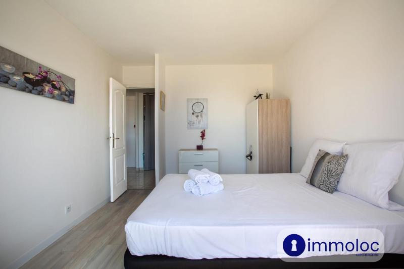 Air-conditioned apartment with park and swimming pool à Cagnes - image 11