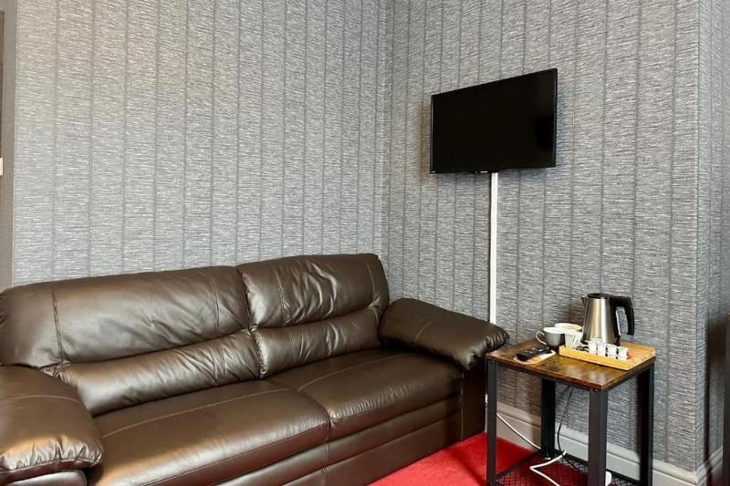 Large Double Room image 2