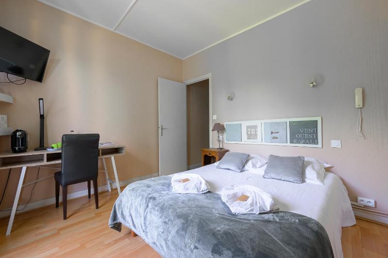 Double Room image 1