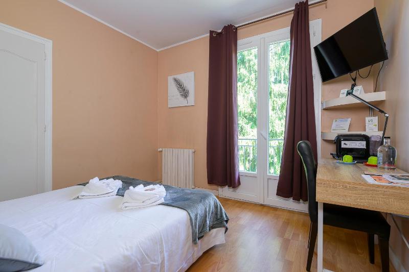 Double Room image 4