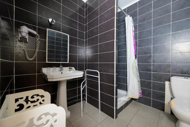 Double Room image 3