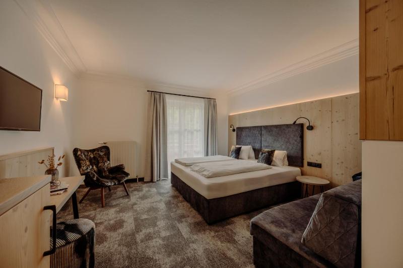 Superior Double Room - Main Building image 1