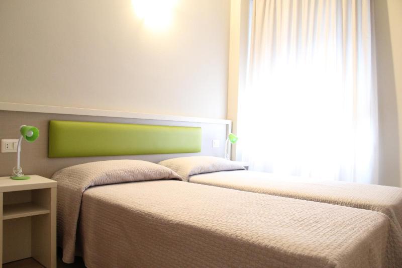 Economy Twin Room with Shared Bathroom - Separate Building image 4