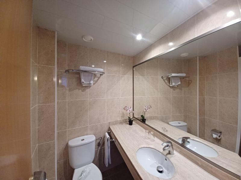Single Room image 3