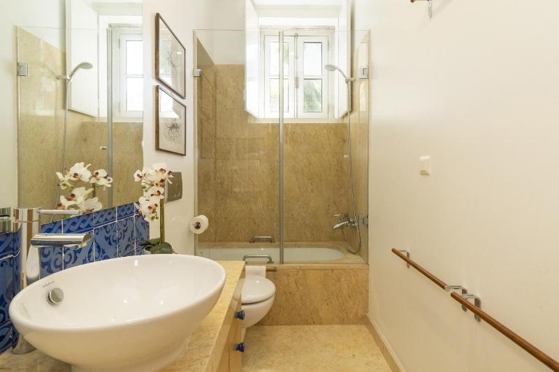 Stylish Duplex Apartment in Baixa Lisbon Central & Spacious - TTL321 - image 4