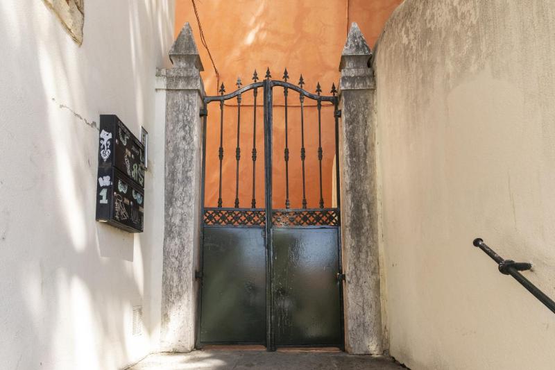 Stylish Duplex Apartment in Baixa Lisbon Central & Spacious - TTL321 - image 6