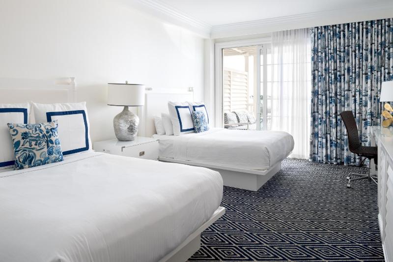 Oceanfront Veranda Two Bedroom Guestroom, Two Queens Primary/ One King Room image 3