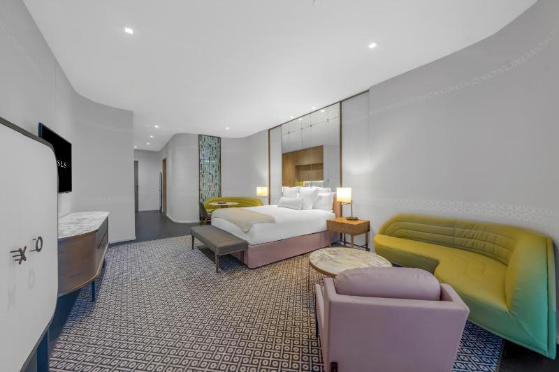 Lux King Room image 4