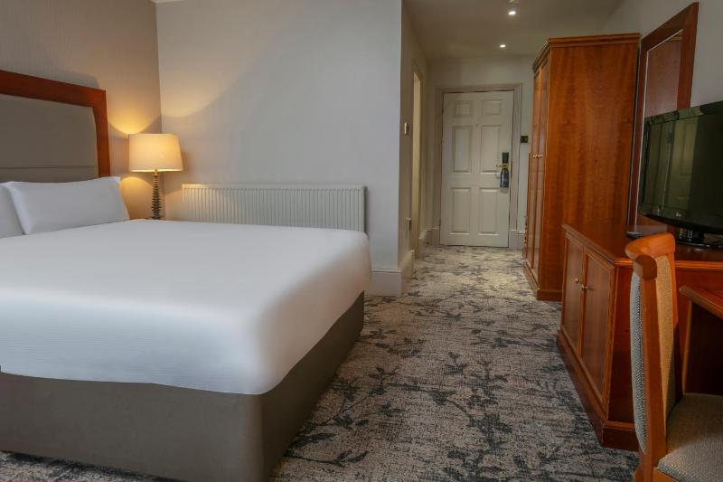 Classic Double Room image 4
