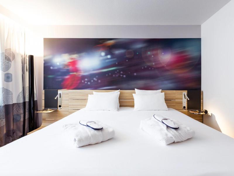 King or Twin Room image 1
