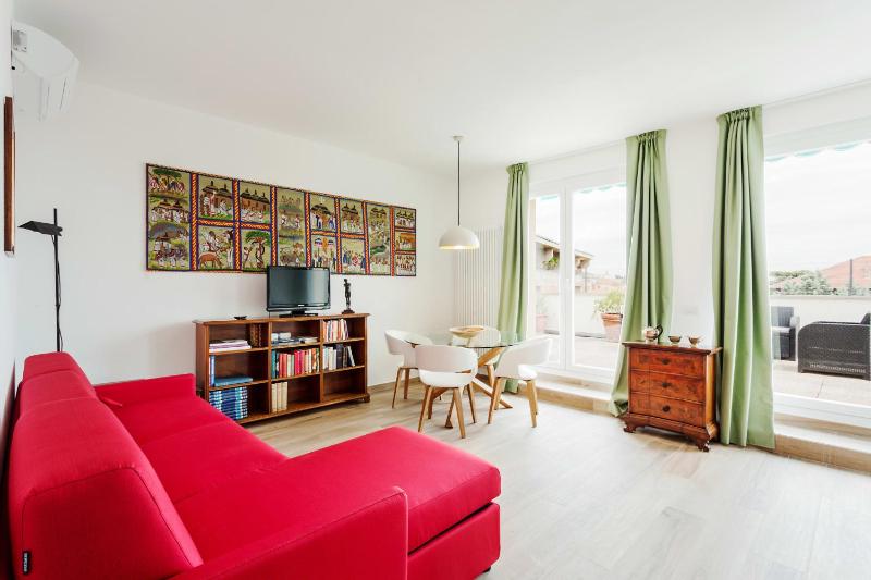 Amazing flat with big terrace and private car park - image 15
