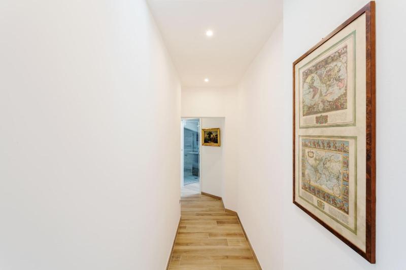 Amazing flat with big terrace and private car park - image 14