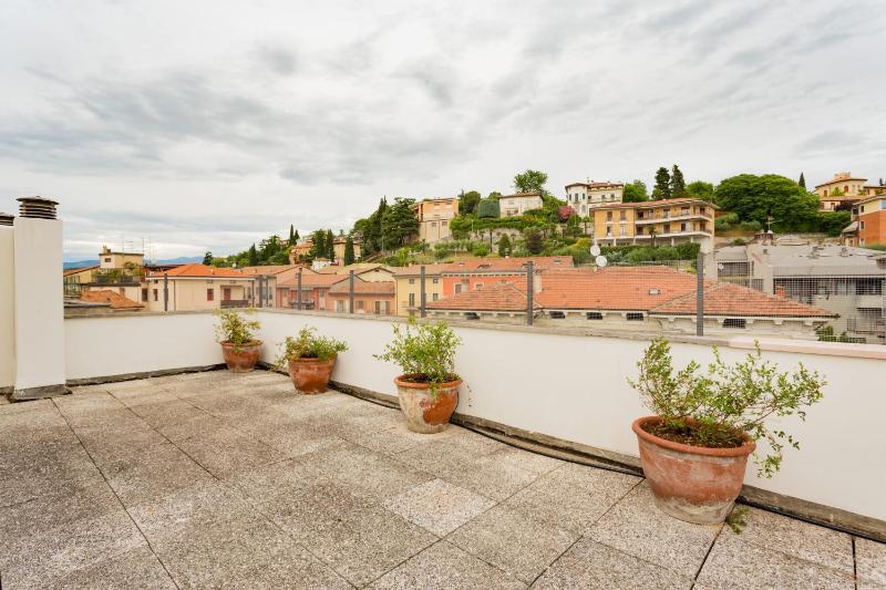 Amazing flat with big terrace and private car park - image 6