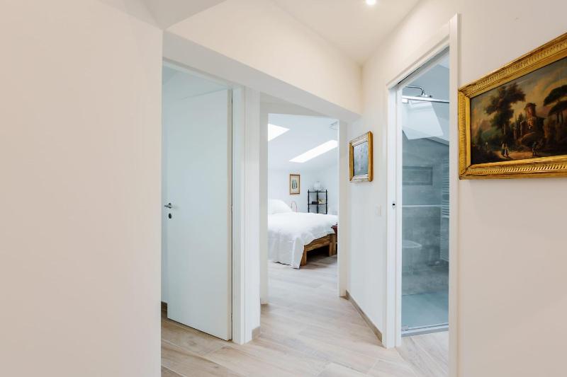 Amazing flat with big terrace and private car park - image 7