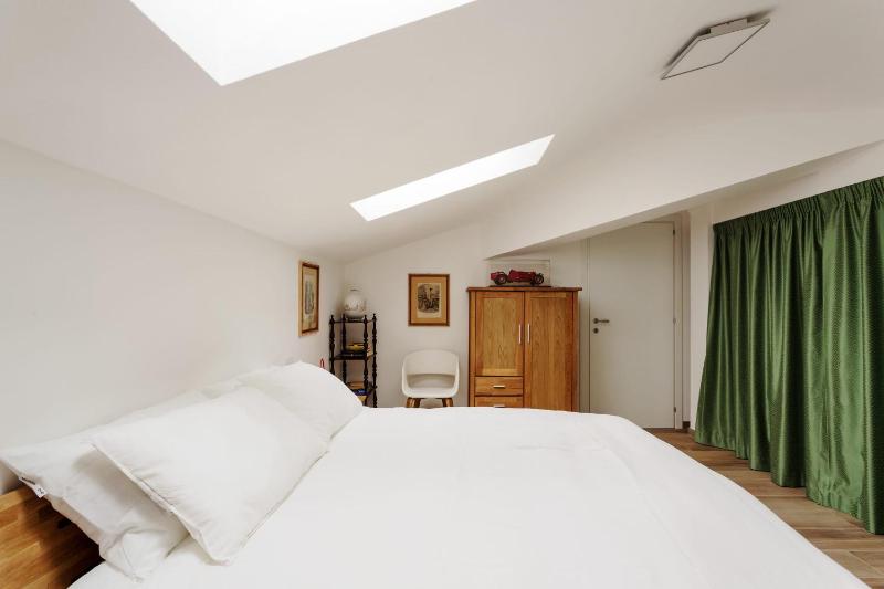 Amazing flat with big terrace and private car park - image 3