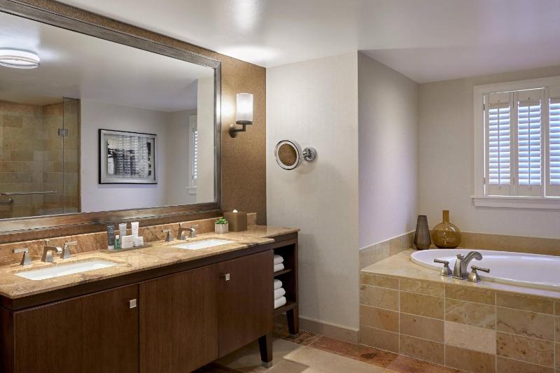 King Suite with Sofa Bed and Golf View image 2