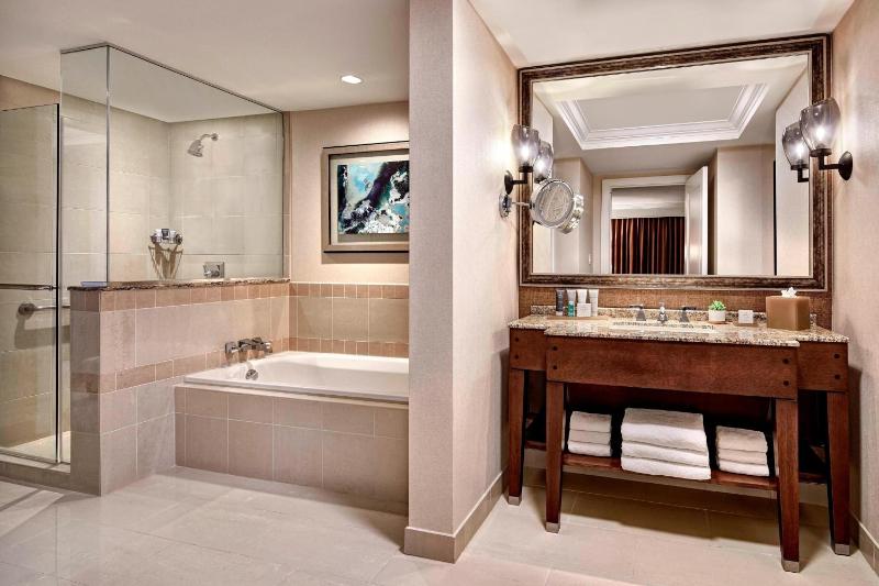 Executive One-Bedroom Suite image 2
