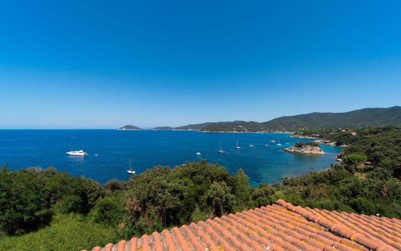 Double Room with Balcony and Sea View image 1