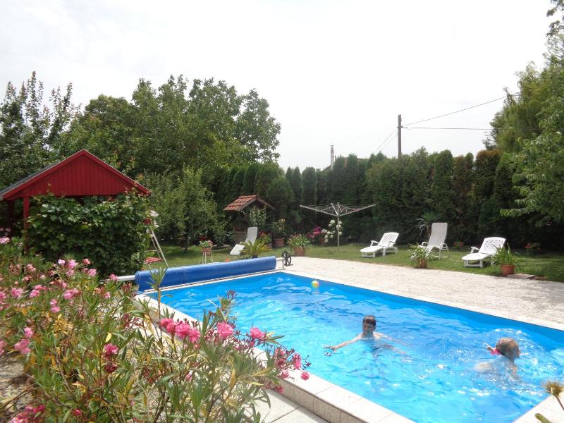 Studio (2 Adults) image 2